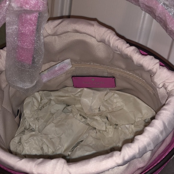 Kate Spade small bucket bag- brand new w/ tags - Picture 3 of 6